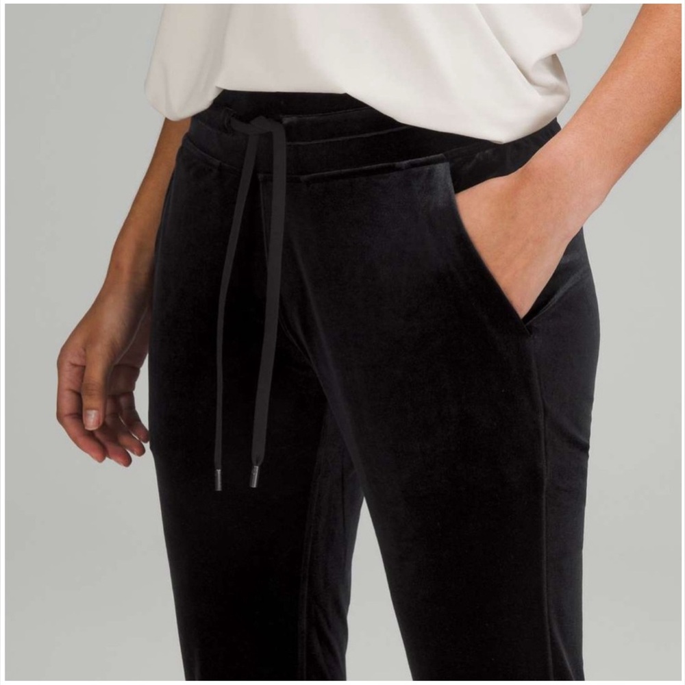 BNWT Lululemon • 8 • Ready to Crush HR Jogger Crop